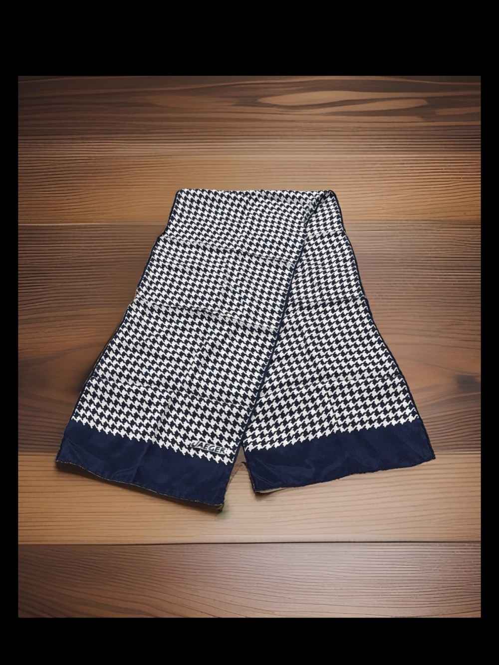 Jaeger Scarf Blair & White Houndstooth 100% Silk Rectangle Scarf 9 1/2 X 46 1/2